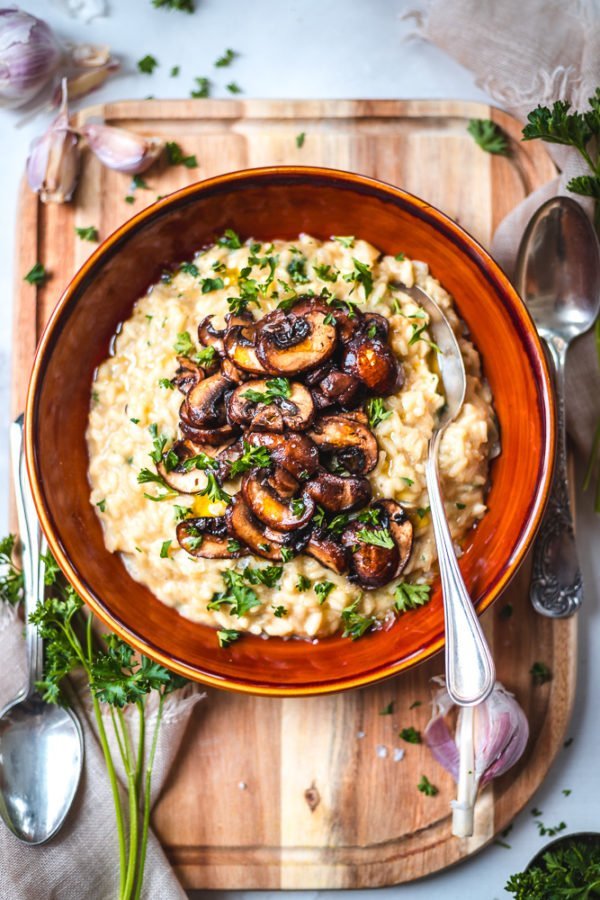 10-ingredient-40-minute-CREAMY-Mushroom-Vegan-Risotto-cheesy-umami-flavorful-SO-delicious-vegan-glutenfree-risotto-plantbased-twospoons-4 Creamy Mushroom Vegan Risotto